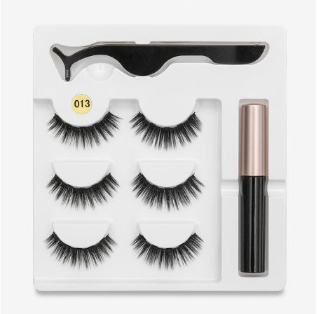 Pair Of False Eyelashes With Magnets In Fashion