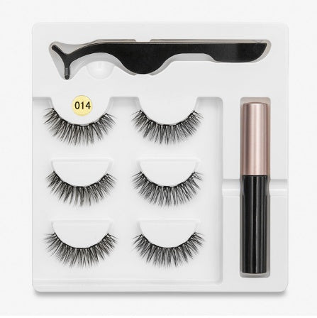 Pair Of False Eyelashes With Magnets In Fashion