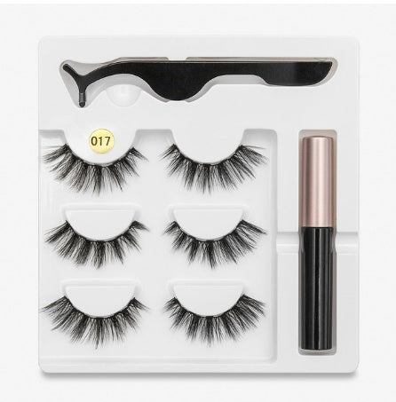 Pair Of False Eyelashes With Magnets In Fashion