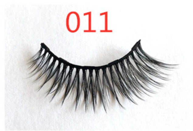 Pair Of False Eyelashes With Magnets In Fashion