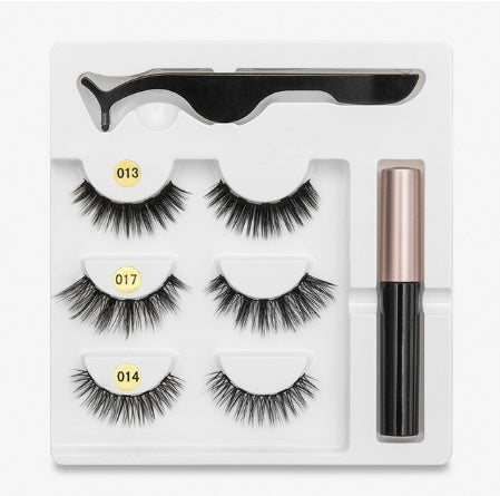 Pair Of False Eyelashes With Magnets In Fashion
