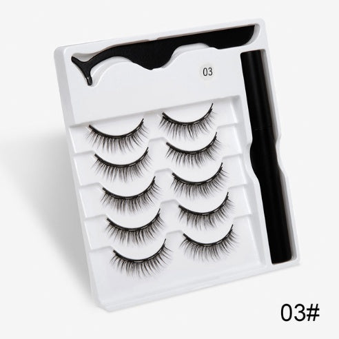 Pair Of False Eyelashes With Magnets In Fashion