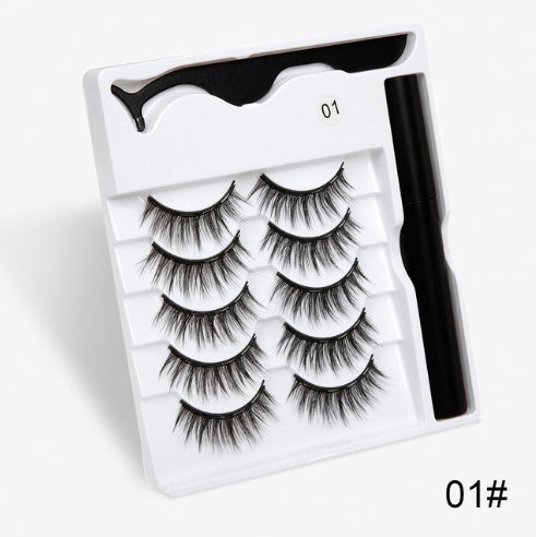 Pair Of False Eyelashes With Magnets In Fashion