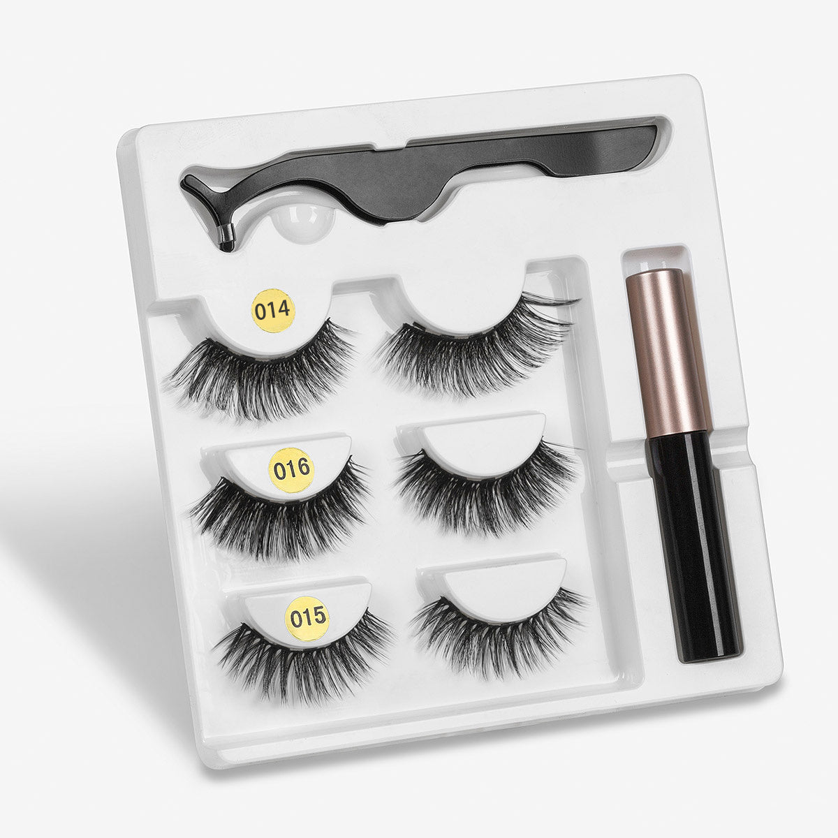 Pair Of False Eyelashes With Magnets In Fashion