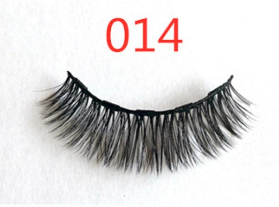 Pair Of False Eyelashes With Magnets In Fashion