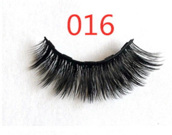 Pair Of False Eyelashes With Magnets In Fashion