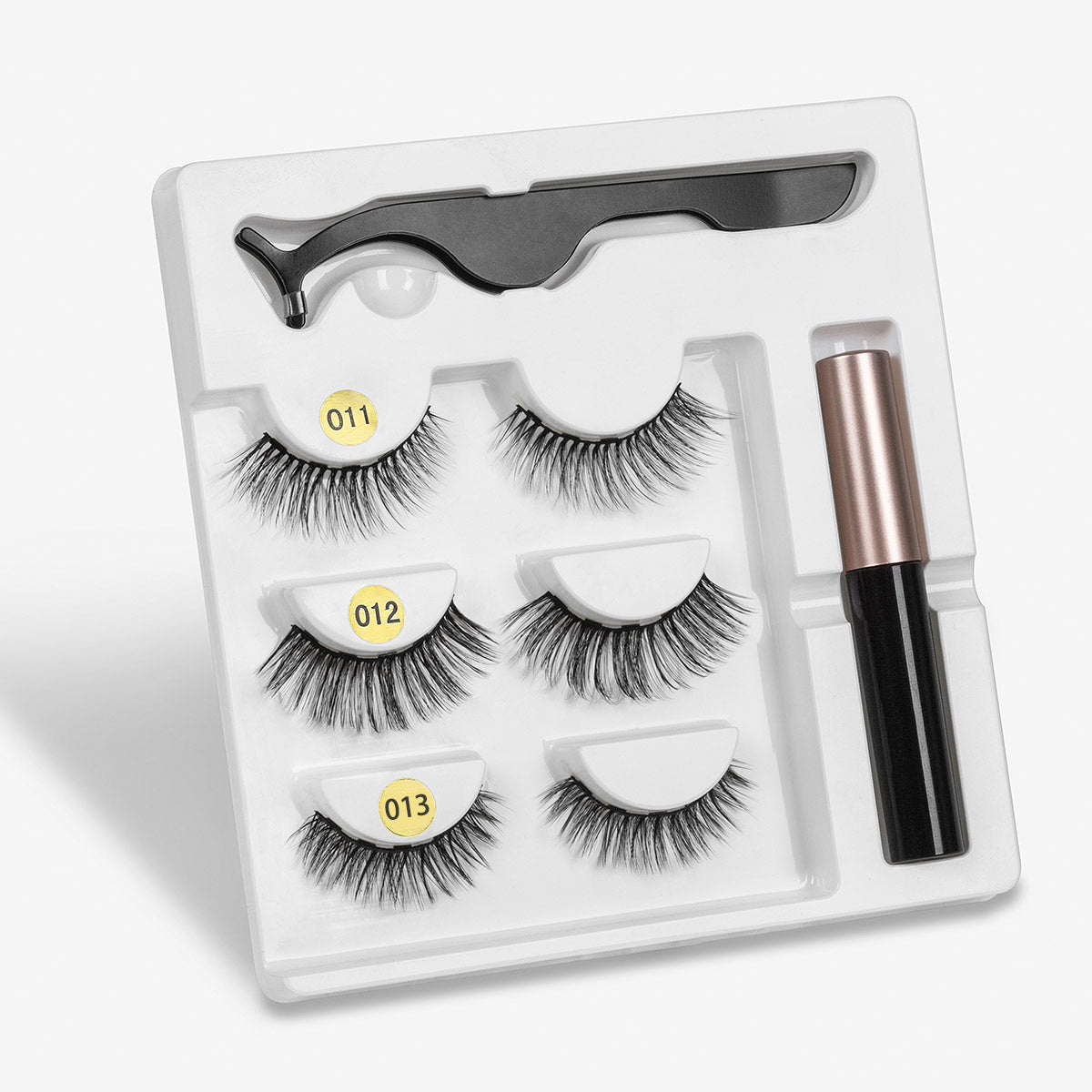 Pair Of False Eyelashes With Magnets In Fashion