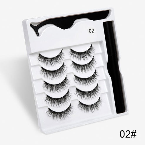 Pair Of False Eyelashes With Magnets In Fashion