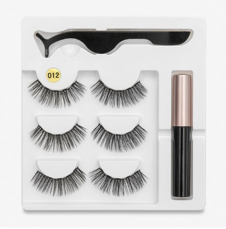 Pair Of False Eyelashes With Magnets In Fashion