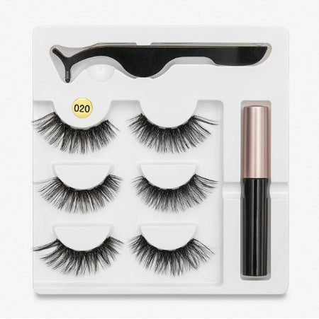 Pair Of False Eyelashes With Magnets In Fashion