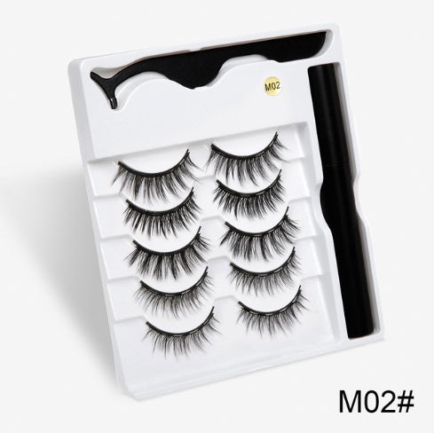 Pair Of False Eyelashes With Magnets In Fashion