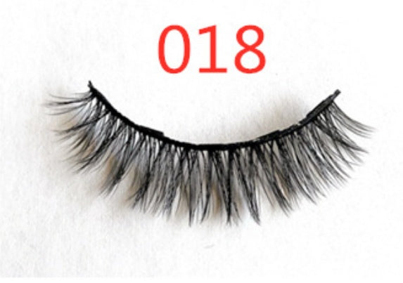 Pair Of False Eyelashes With Magnets In Fashion