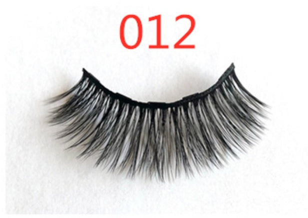 Pair Of False Eyelashes With Magnets In Fashion