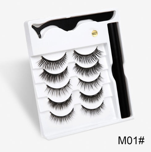 Pair Of False Eyelashes With Magnets In Fashion