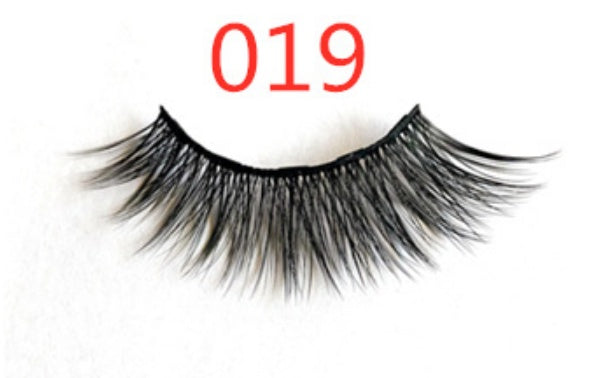 Pair Of False Eyelashes With Magnets In Fashion