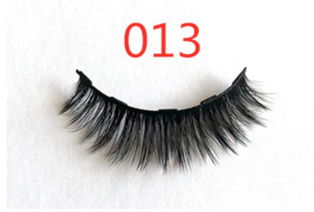 Pair Of False Eyelashes With Magnets In Fashion
