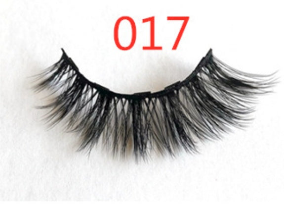 Pair Of False Eyelashes With Magnets In Fashion