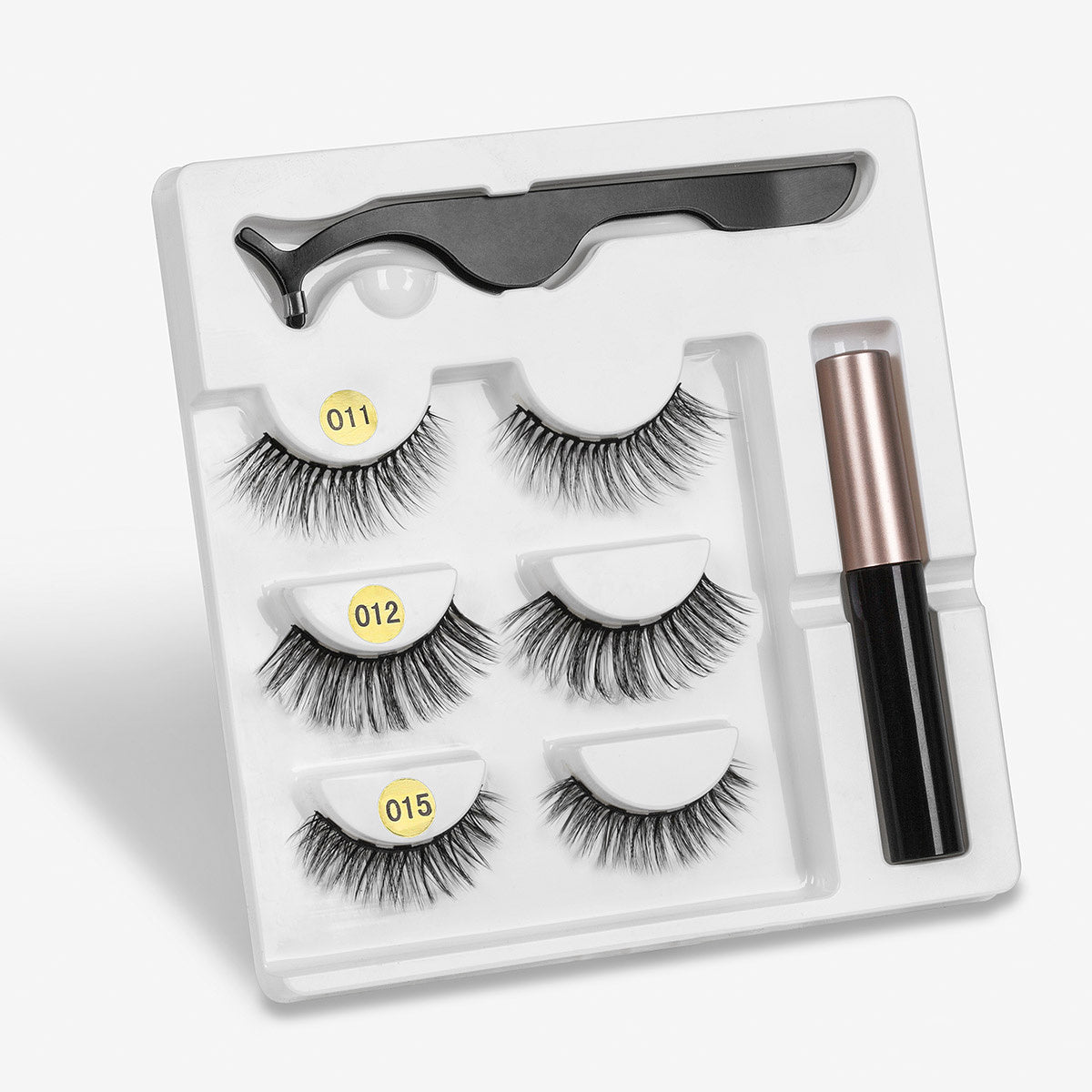 Pair Of False Eyelashes With Magnets In Fashion