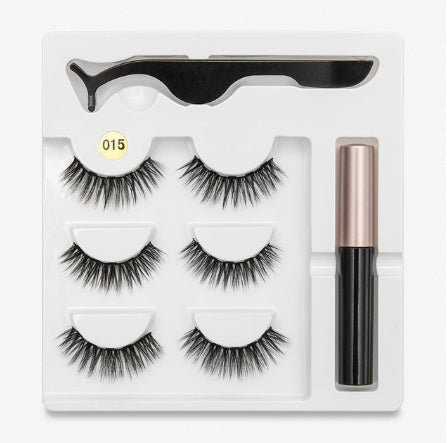 Pair Of False Eyelashes With Magnets In Fashion