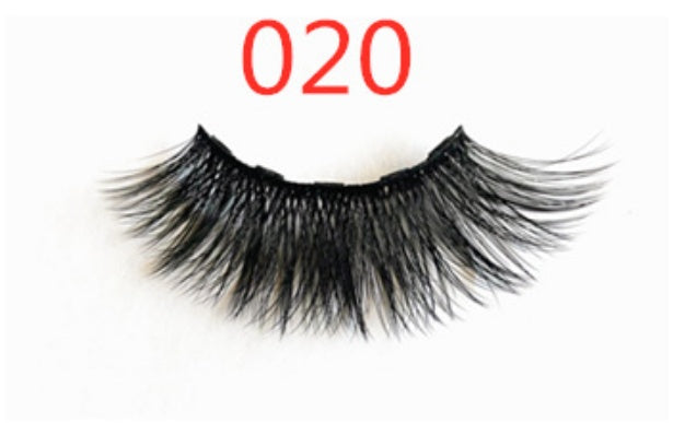 Pair Of False Eyelashes With Magnets In Fashion