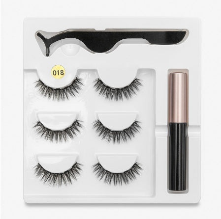 Pair Of False Eyelashes With Magnets In Fashion
