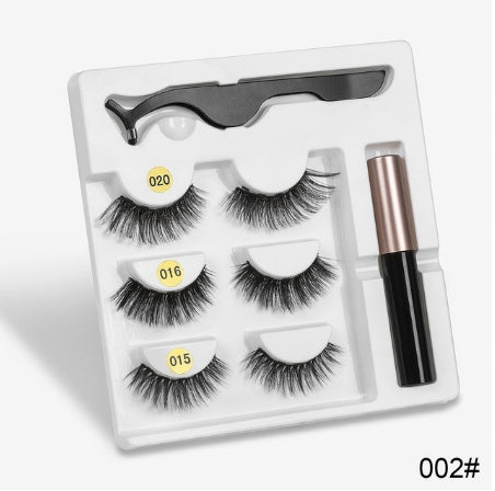 Pair Of False Eyelashes With Magnets In Fashion