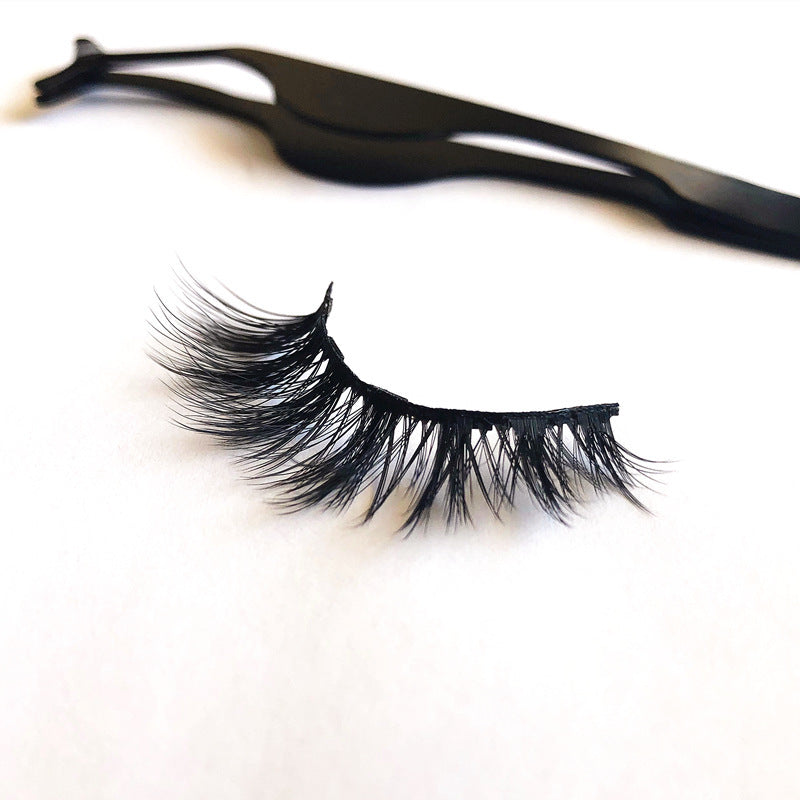 Pair Of False Eyelashes With Magnets In Fashion